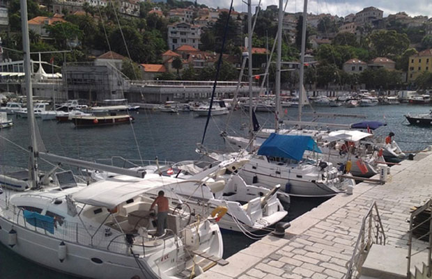 Херцег Нови: Пуни кревети и лука